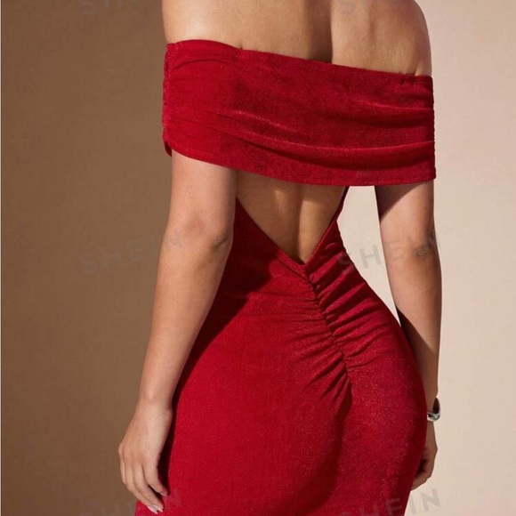 Solid Color Off Shoulder Elegant Fishtail Backless Tight Graduation Season Dress - Picture 2 of 5